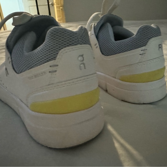 Women’s On Cloud sneakers. The Roger - Picture 2 of 5